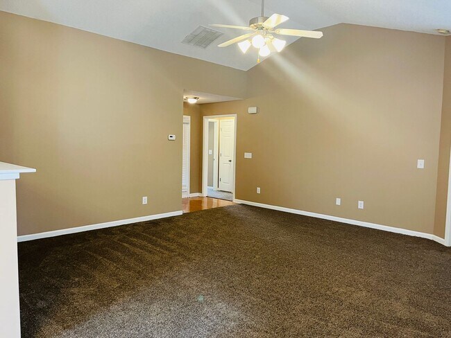 Building Photo - Welcome home! 3 Bedroom 2 Bath home in Sum...