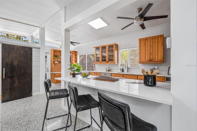 Building Photo - 4925 Camellia Way S