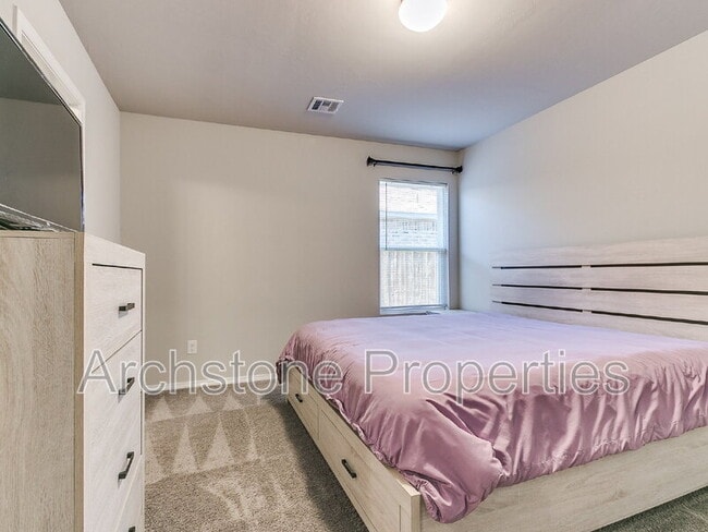 Building Photo - 1308 Dustin Dr