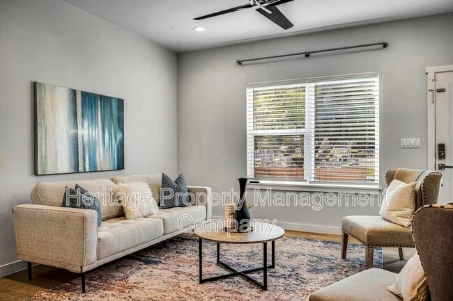 Building Photo - 1417 E Crockett St