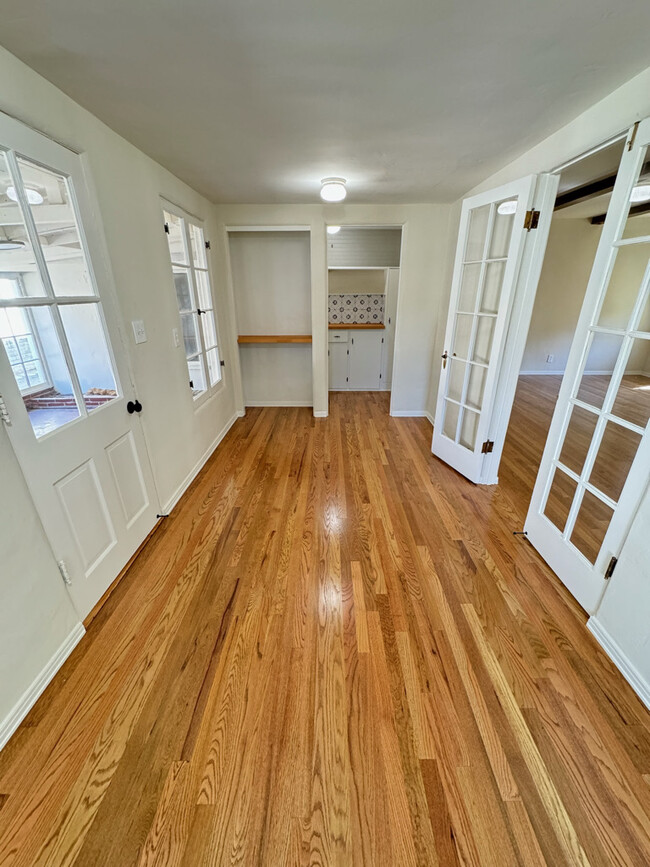 Bonus Room - 1033 E San Jose Ave