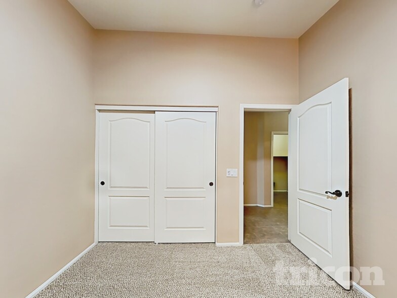 Building Photo - 2929 S 162nd Ln