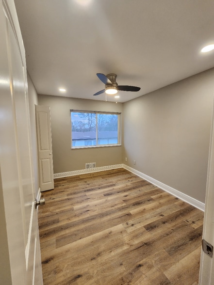 Building Photo - 390 W Lake Ave NW