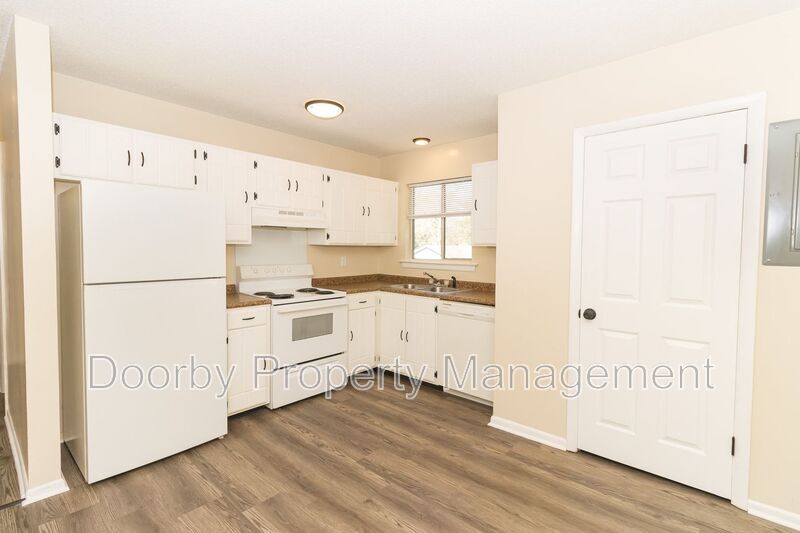 Building Photo - 2425 Ashmore Ave