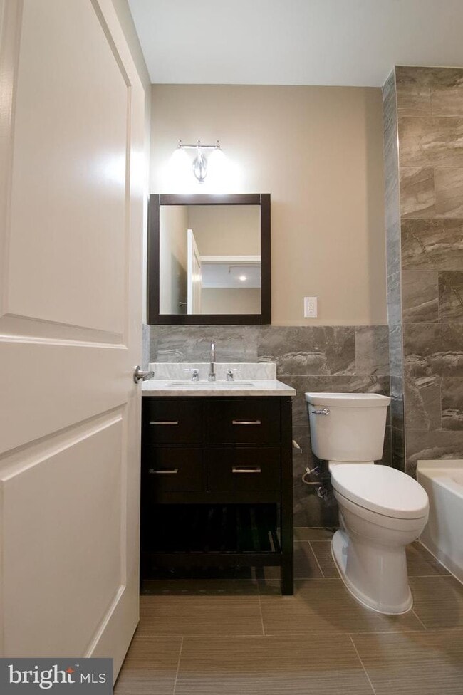 Building Photo - 1422 Callowhill St