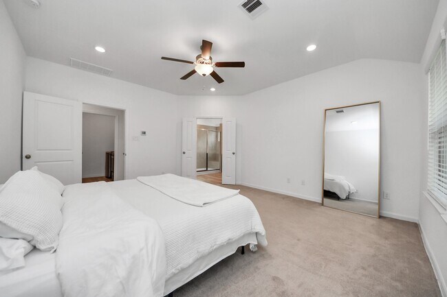 Building Photo - 1114 Bulwark