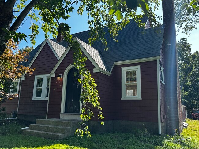 Building Photo - 96 Adams St