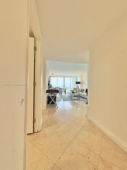 Building Photo - 16400 Collins Ave