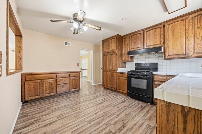 Building Photo - Spacious 4BD 2BA House With Perfect Private Backyard and Solar Panels  in Simi Valley