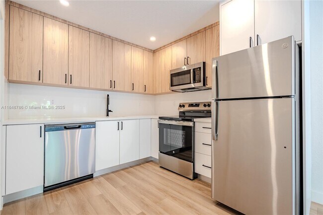 Building Photo - 1220 71st St