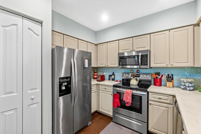 Building Photo - 2040 Alta Meadows Ln