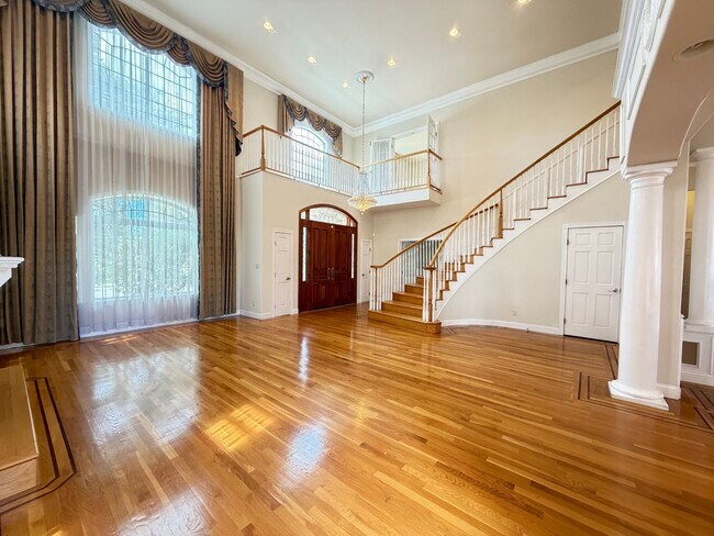 Building Photo - 738 Palmera Ct