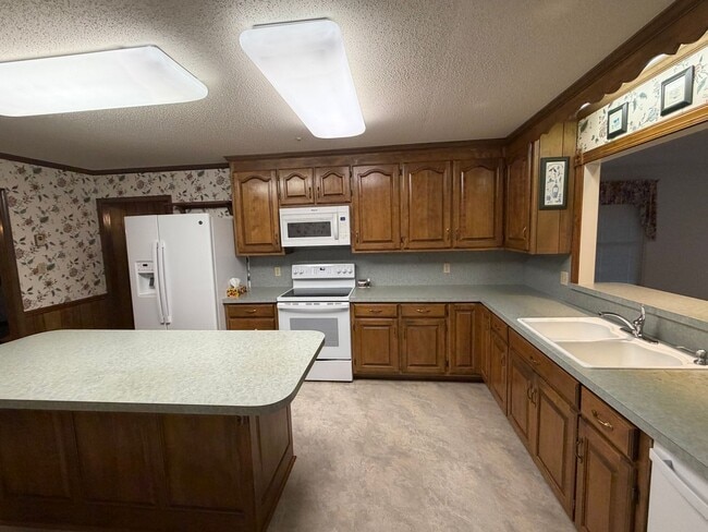 Building Photo - Liberty / Alamance County