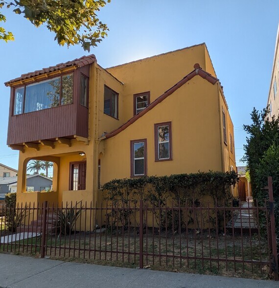 Building Photo - 2863 S Sycamore Ave