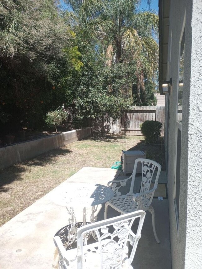 Building Photo - House - Now accepting applications!