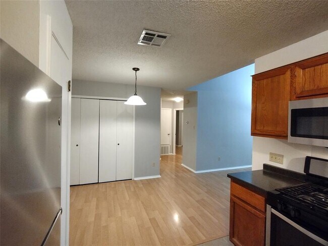 Building Photo - 12312 Dellrey Dr