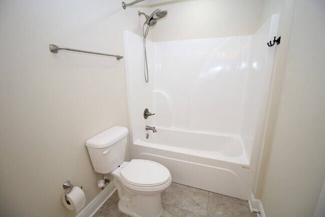 Building Photo - Beautiful 3-Bedroom, 2-Bath with 1-Car Garage, Open Floor Plan, Stainless Steel Appliances, and F...