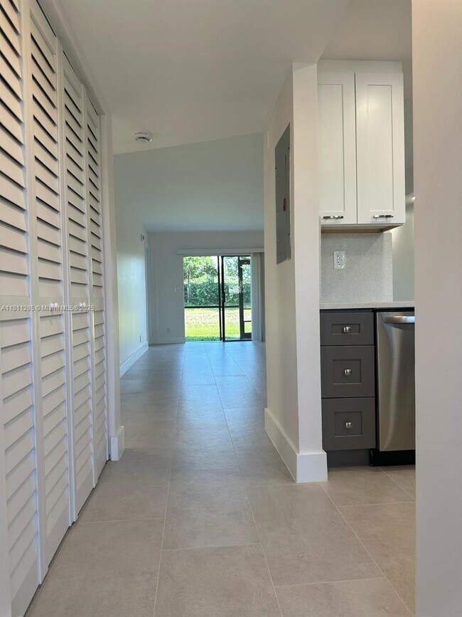 Building Photo - 9449 Boca Cove Cir