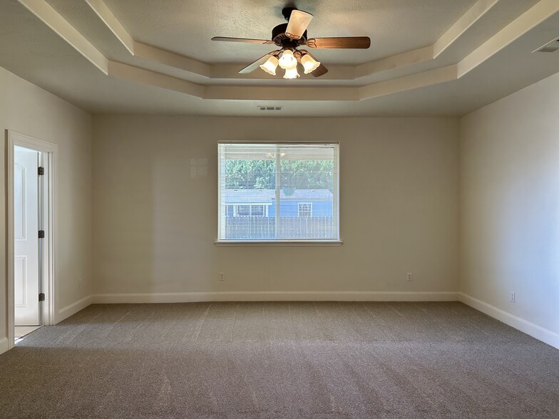 Building Photo - 818 Solano Cir