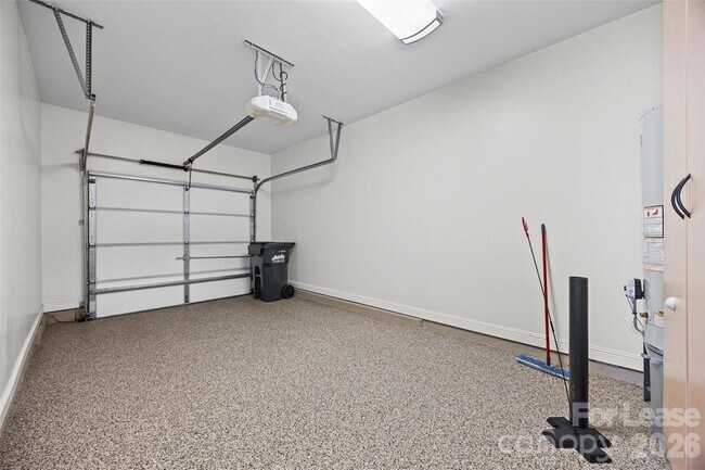 Building Photo - 2090 Shady Pond Dr