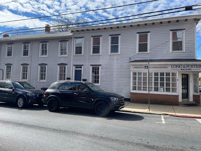 Building Photo - Small pets are welcome with an additional deposit and monthly pet rent.