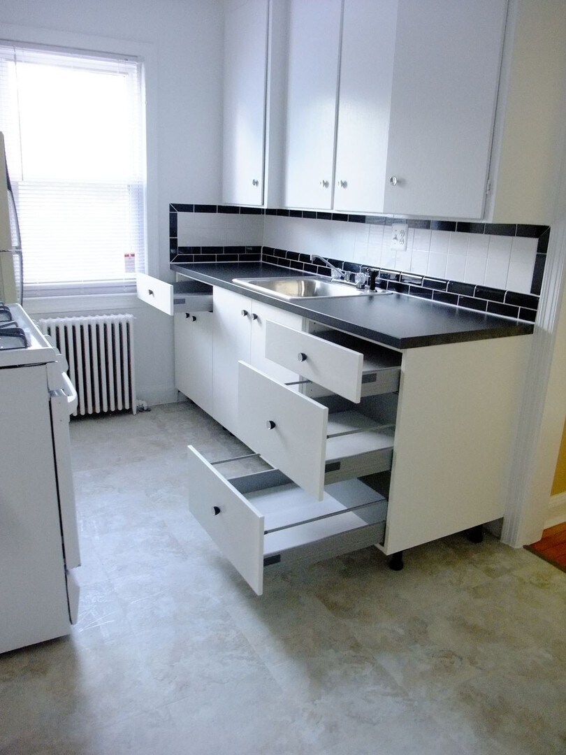 Building Photo - 8210 Greenwood Ave