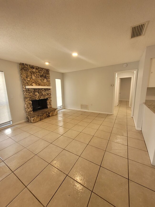 Building Photo - 937 Aragon Ave
