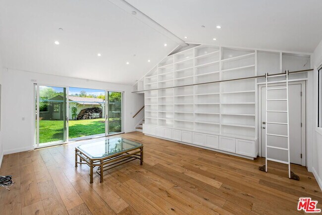 Building Photo - 19621 Wells Dr