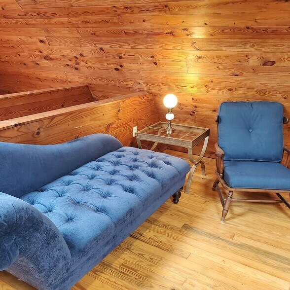 Great Room Chase - 1087 Walker Rd