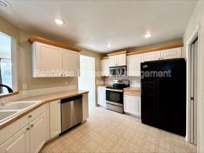 Building Photo - 1447 Kesler Dr W