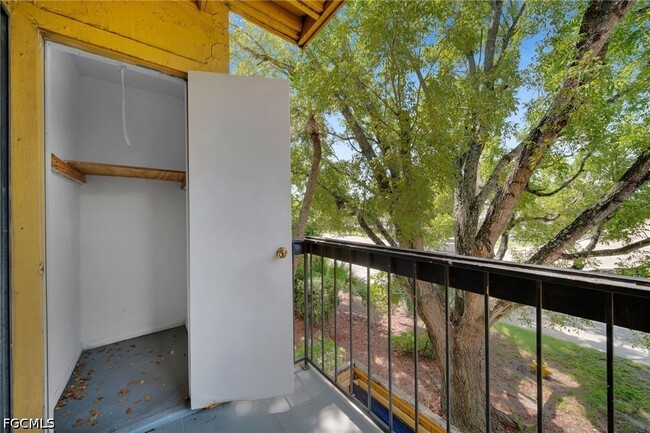 Building Photo - 2885 Winkler Ave