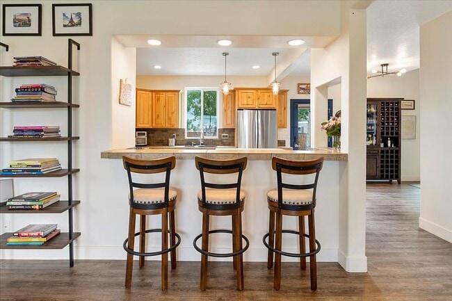 Building Photo - 1622 NW Rimrock Dr