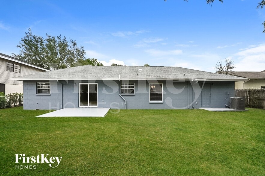 Building Photo - 718 Kingswood Loop