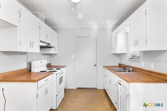 Building Photo - 222 Redbud Ln