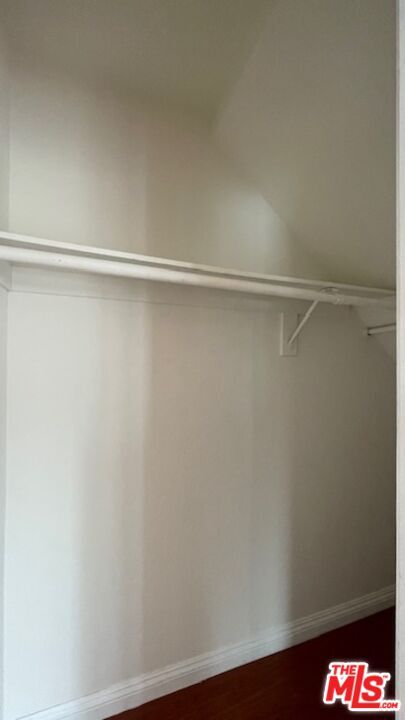 Building Photo - 4826 Rosewood Ave