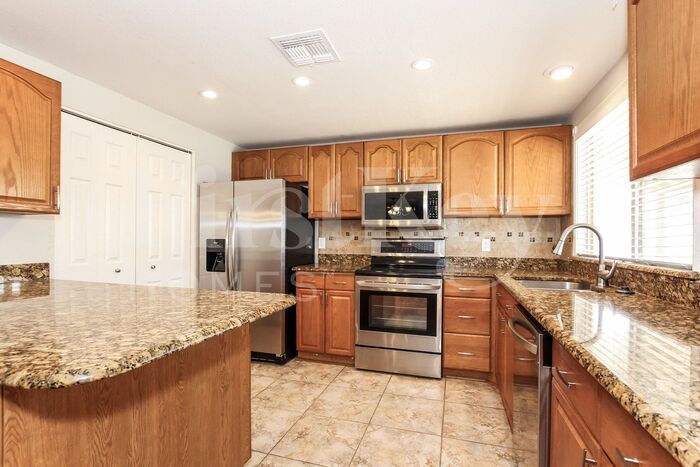 Building Photo - 6128 W Karen Lee Ln