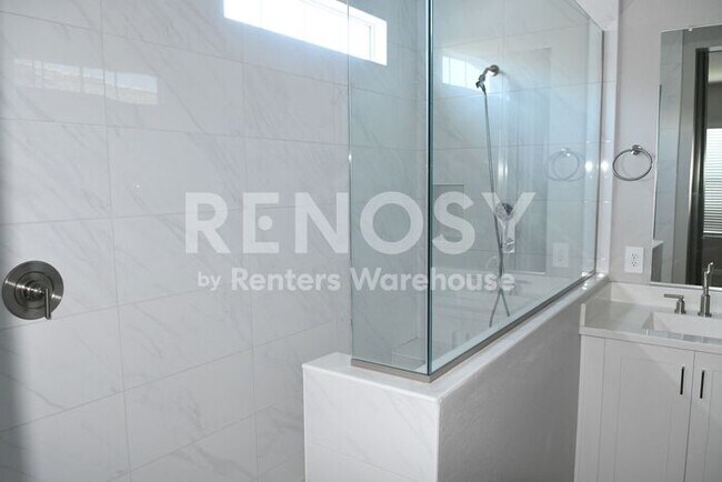 Building Photo - Price Improved – Spacious Townhome in a Gated Community!
