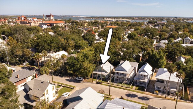 Building Photo - Historic Lincolnville 3/2 Single Family Home