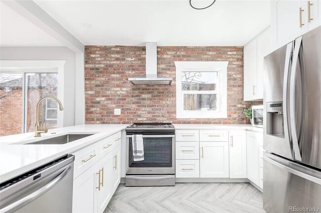 Building Photo - 4 Bed 2 Bath House with Great Location!