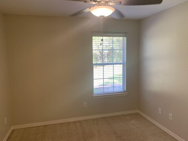 Building Photo - "Spacious 4-Bedroom Gem with 2 Full Baths ...
