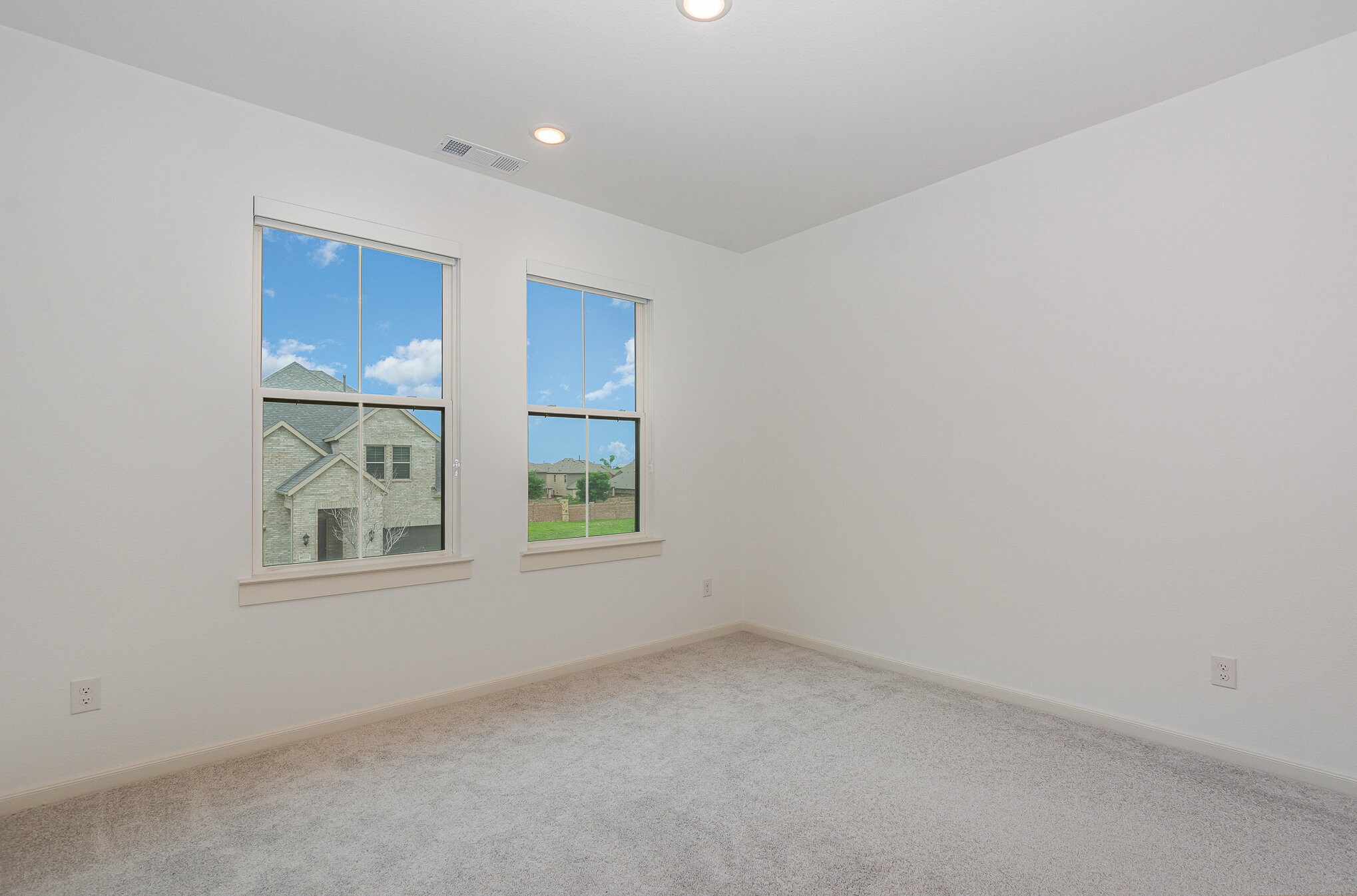 Building Photo - 9558 Hedge St