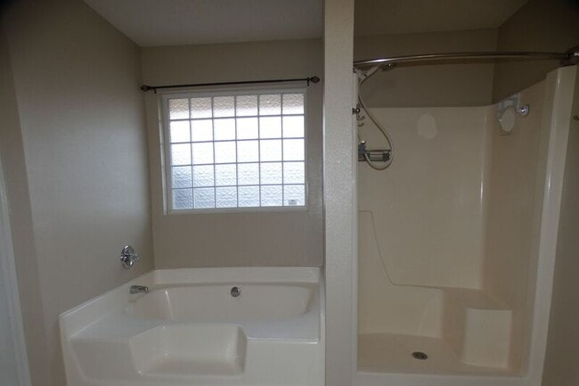 Building Photo - 4766 Thousand Oaks Blvd