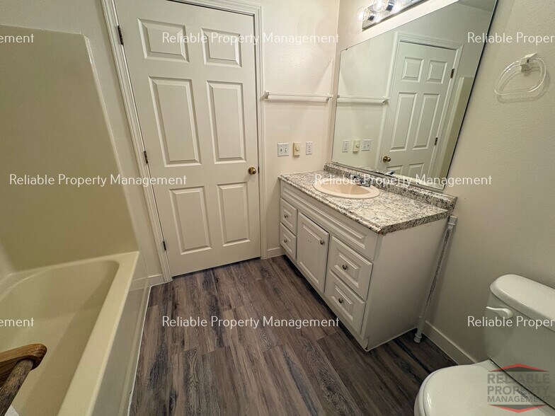 Building Photo - 2240 Meppen Dr