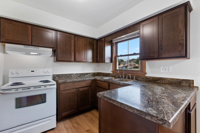 Kitchen - 5515 S Illinois Ave