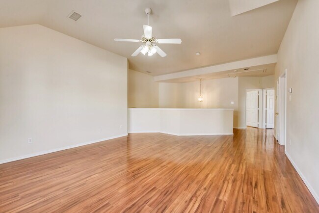 Building Photo - Great 4 bed 2 bathroom 2 story home minute...