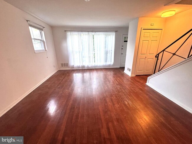 Building Photo - 12114 Dalewood Dr