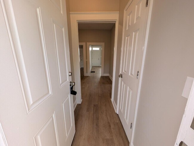 Building Photo - 1522 Buncombe Rd