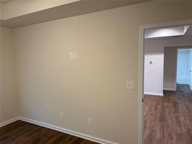 Building Photo - 635 Ben Higgins Rd