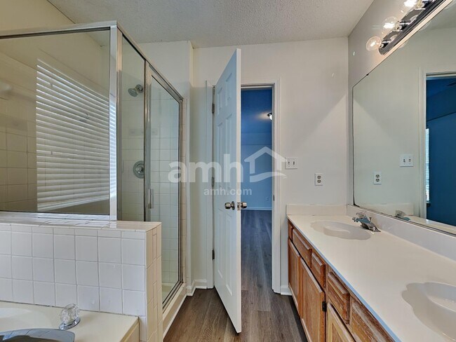 Building Photo - 8527 Ochre Dr