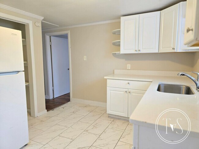 Building Photo - 39 Lissner Ave